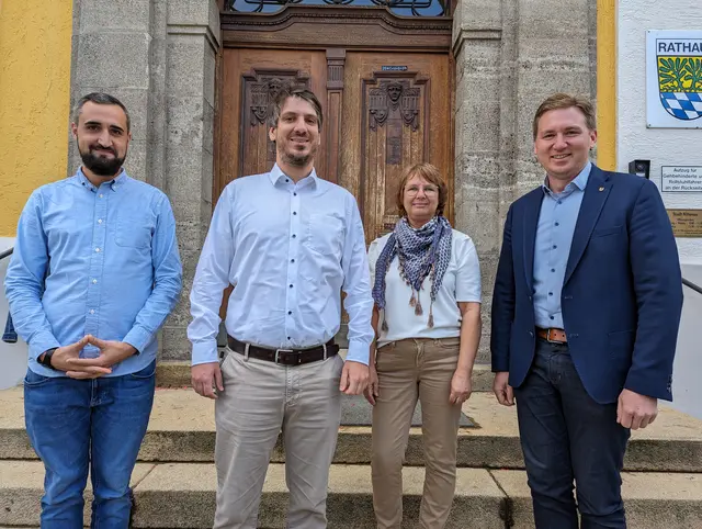 Bauamtsleiter Josef Lingauer, Jonas Zelzner, Sylvia Münster und Bürgermeister Benjamin Boml