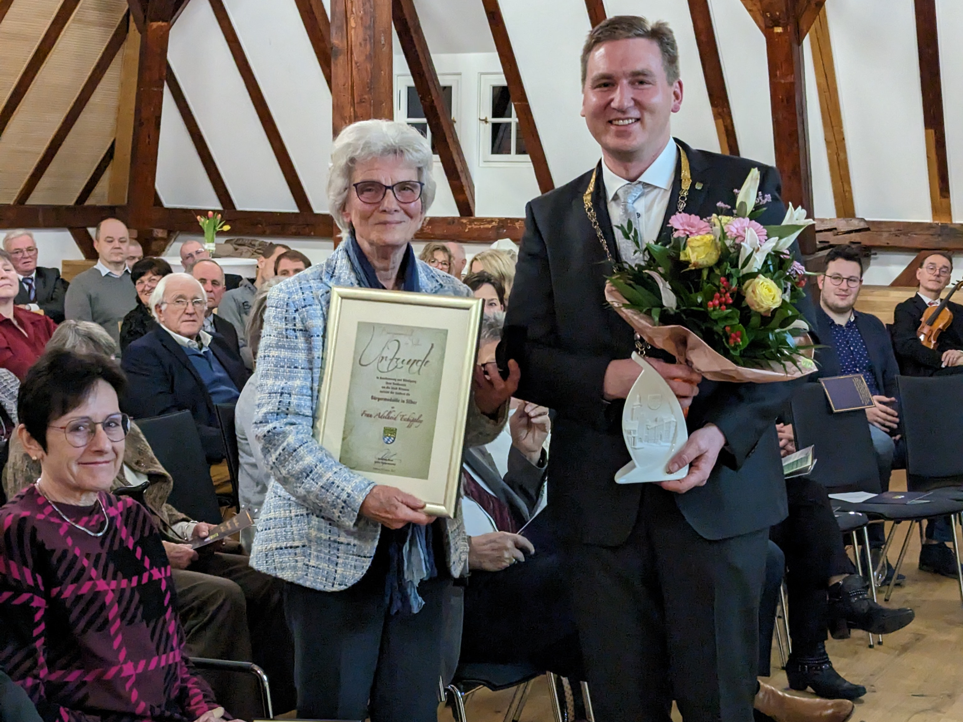 Adelheid Tschippley erhielt die Bürgermedaille in Silber.