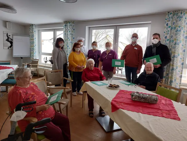 Übergabe der Fotokalender im Haus Valentin.