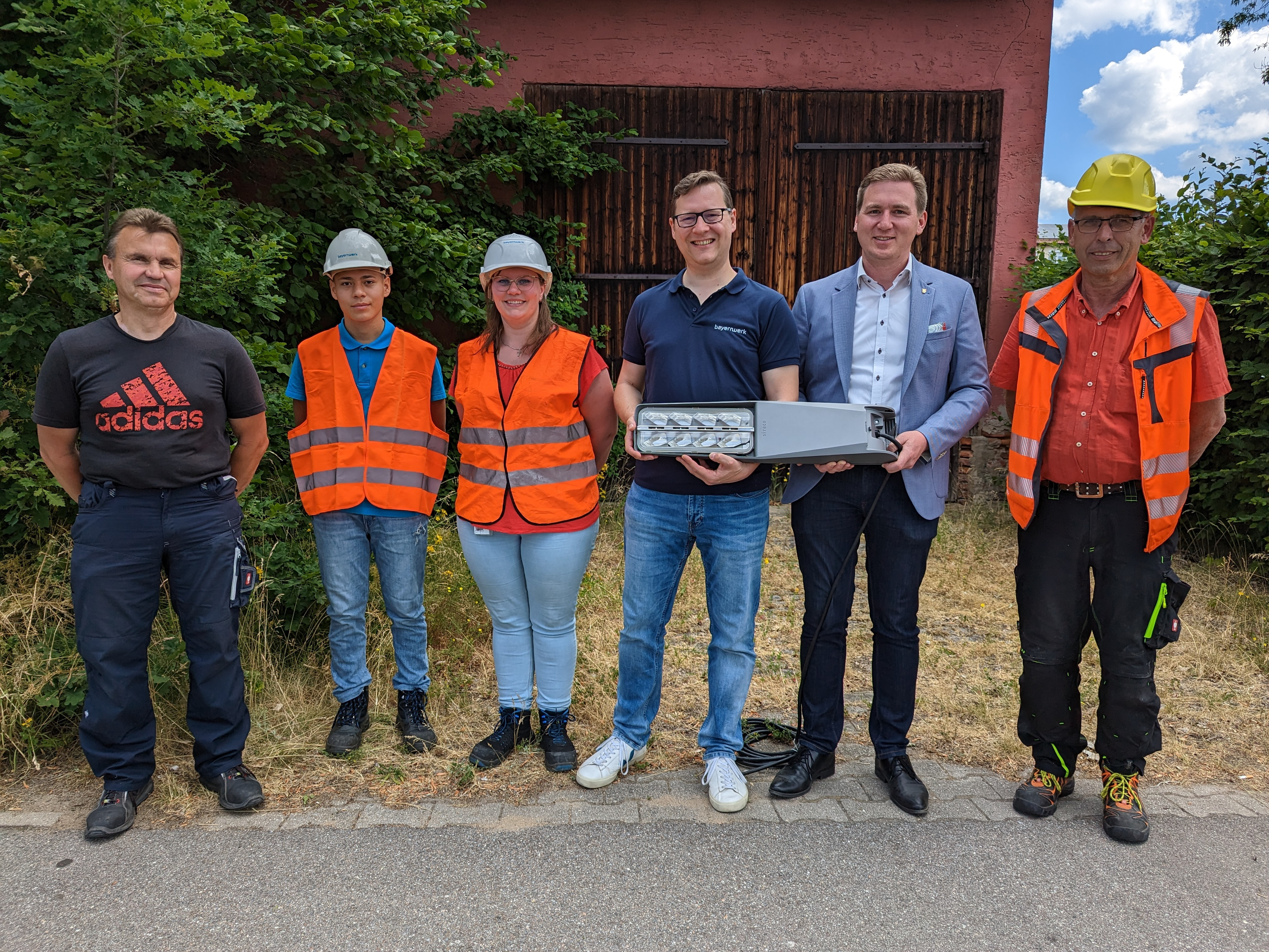 Joachim Walter, Auszubildender der Firma Matok, Gerda Jenus, Wolfgang Dumm, Benjamin Boml und Karl Matok