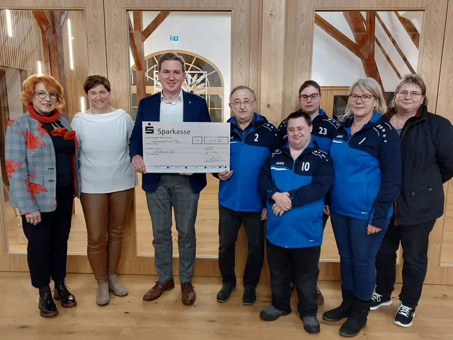 Dorit Schwarzfischer, Birgit Auburger, Benjamin Boml und Gisbert Gotz mit den Schwandorf Tigers 