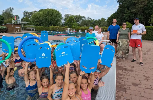 Unterstützung für den Schwimmunterricht gesucht.