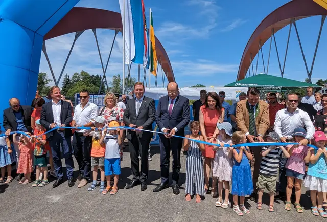 Ab sofort kann die neue Brücke in Nittenau befahren werden.