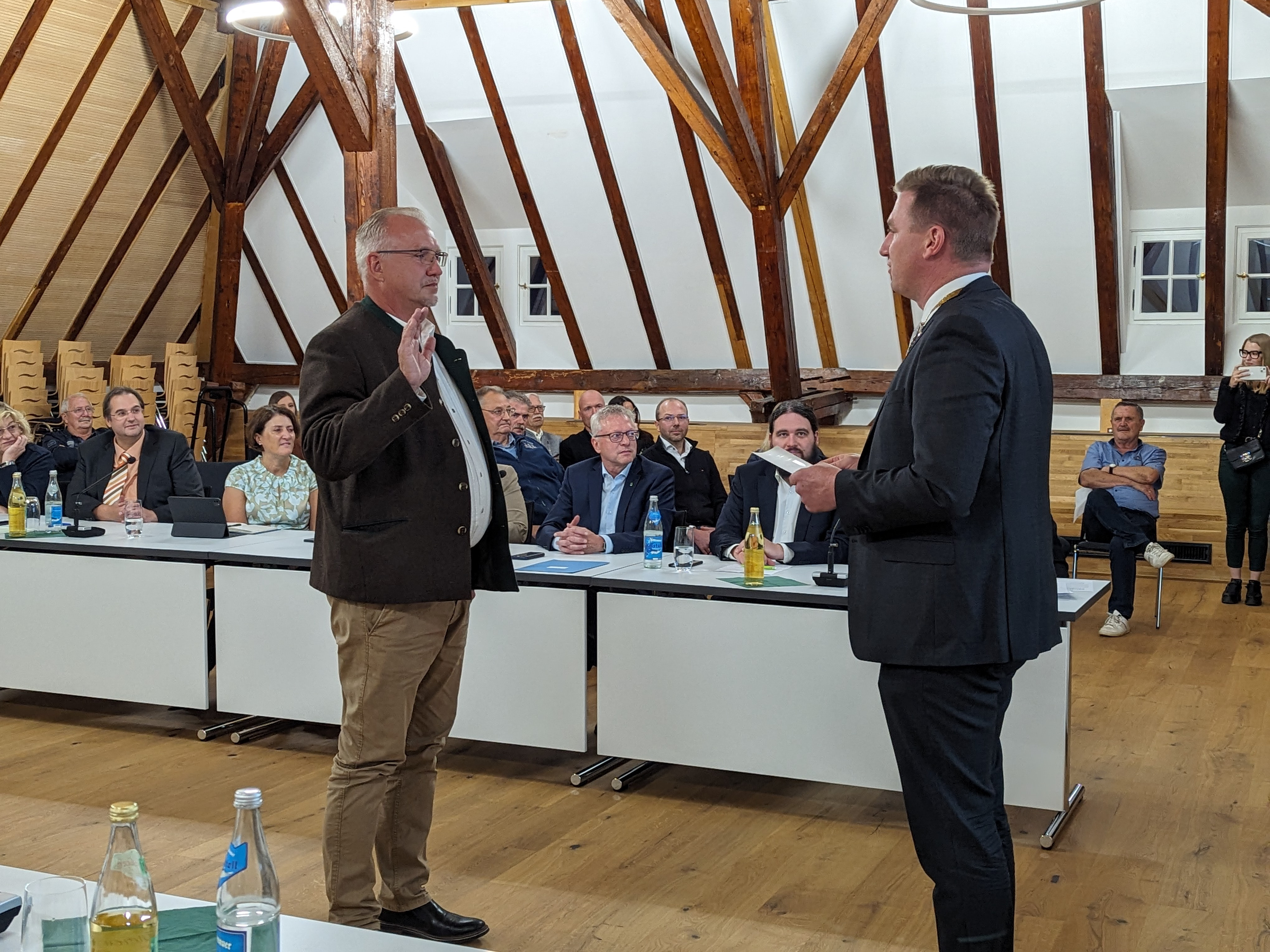 Gunther Stangl und Benjamin Boml bei der Vereidigung.