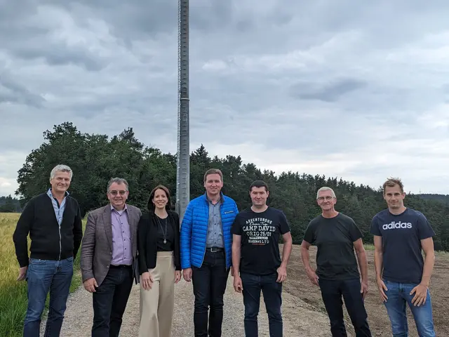 Hubert Bayerl (Firma Freitag), Alois Scherer, Geschäftsleiterin Marina Brückner, Benjamin Boml, Johann Hochmuth, Herr Degenkolb und Thomas Wittmann (Firma Fuchs Europoles)Foto: Alexandra Oppitz